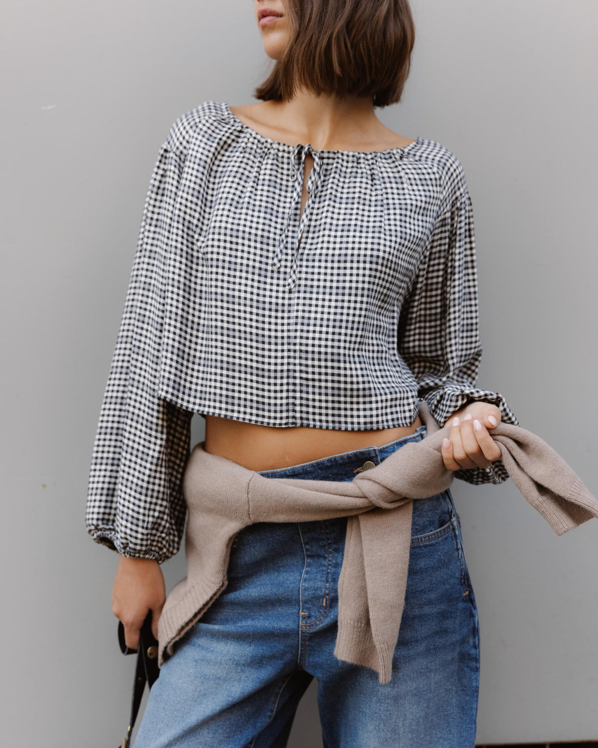Blusa Preta de Xadrez com Laço