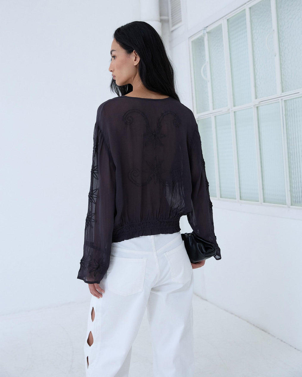 Blusa Bordados Goma Bajo Antracita