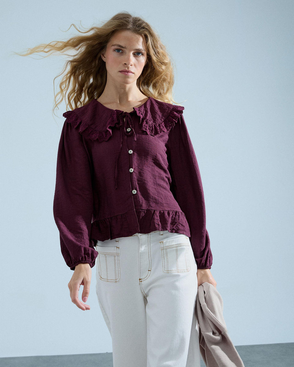 Blusa Cuello Babero Puntilla Granate