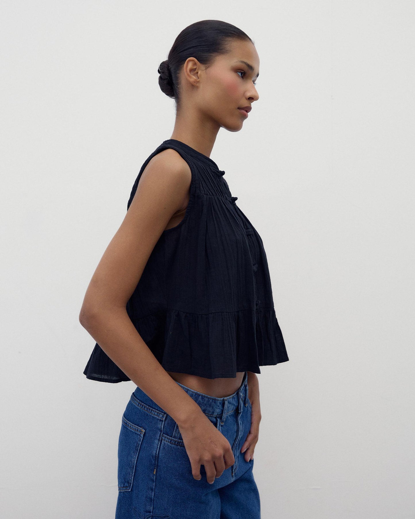 Blusa Sin Mangas Alamares Negro