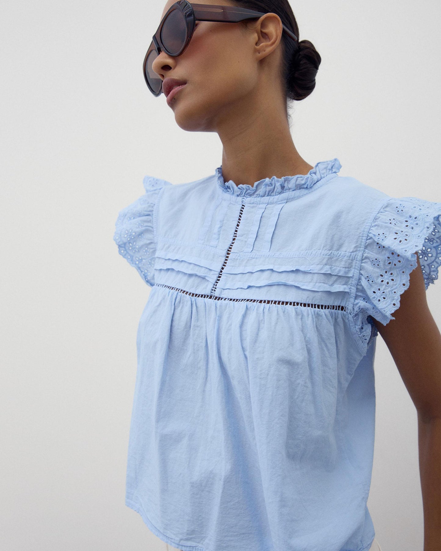 Blusa Mangas Troqueladas Azul Claro