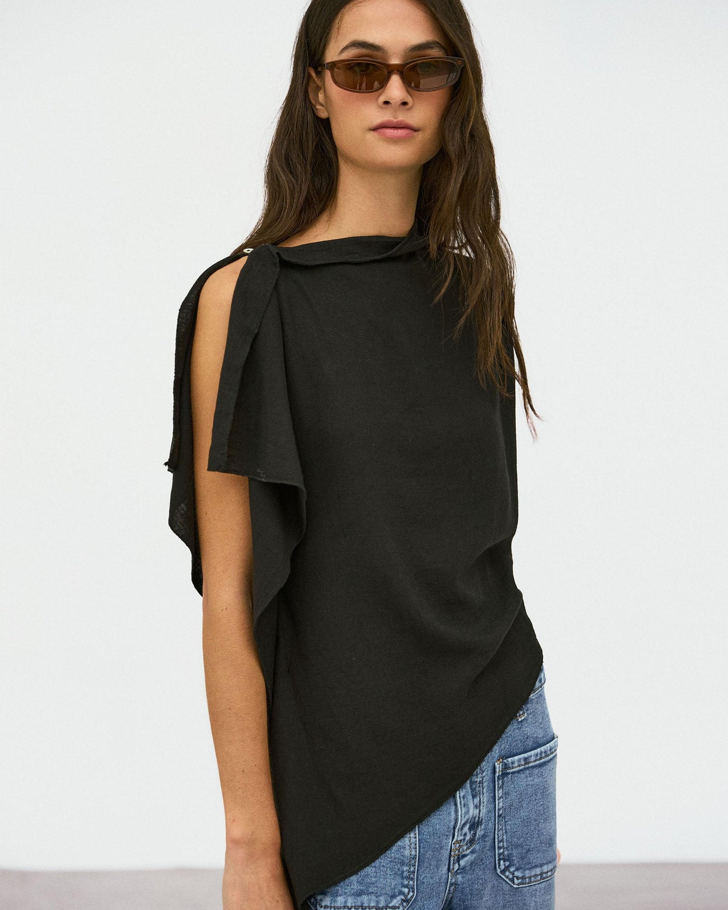 Top Asymétrique Volant Latéral Lin Noir