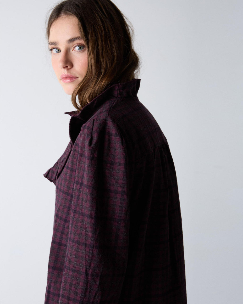 Blusa xadrez roxa com folhos laterais