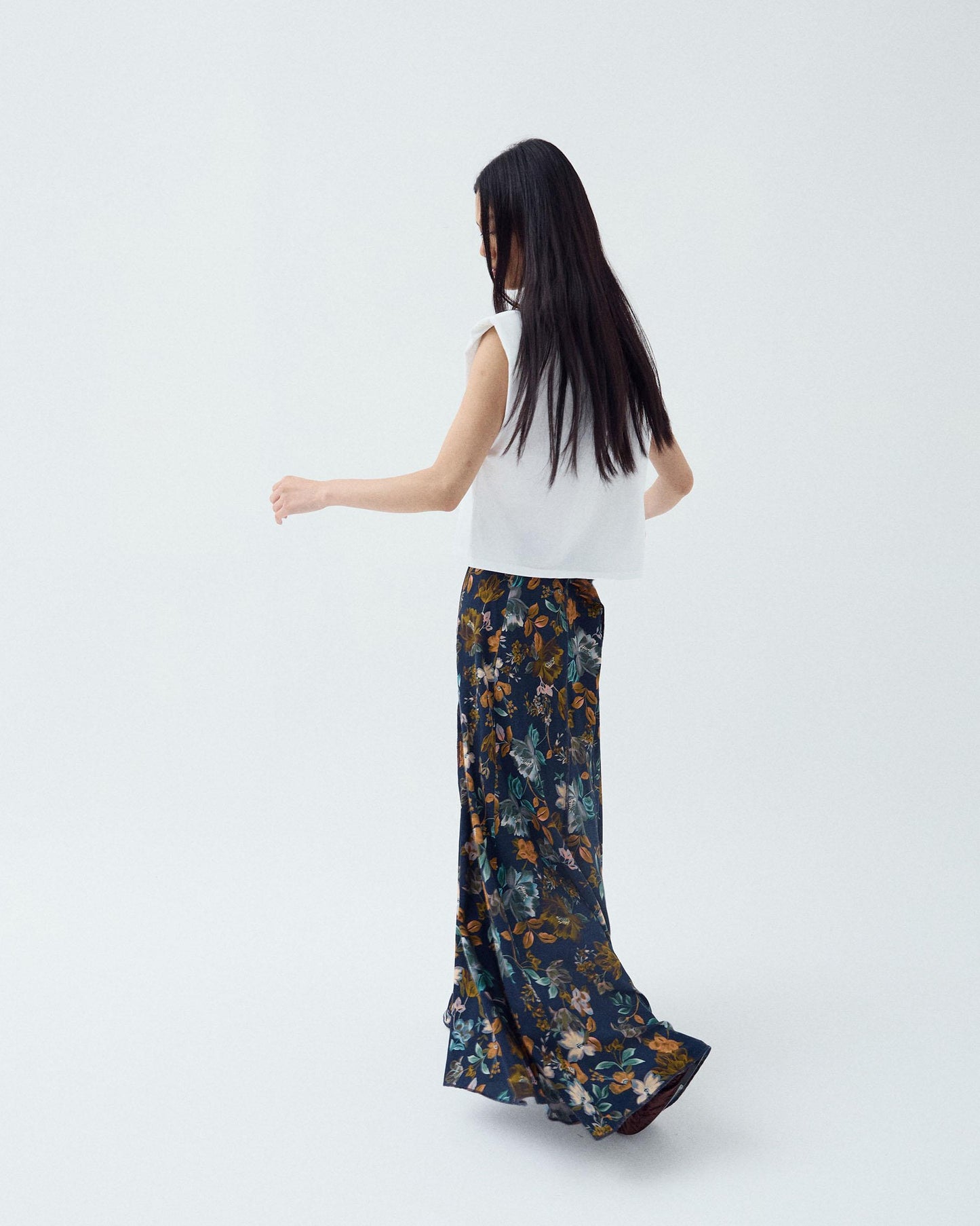 Saia Comprida Nervuras Estampado Floral Azul Marinho