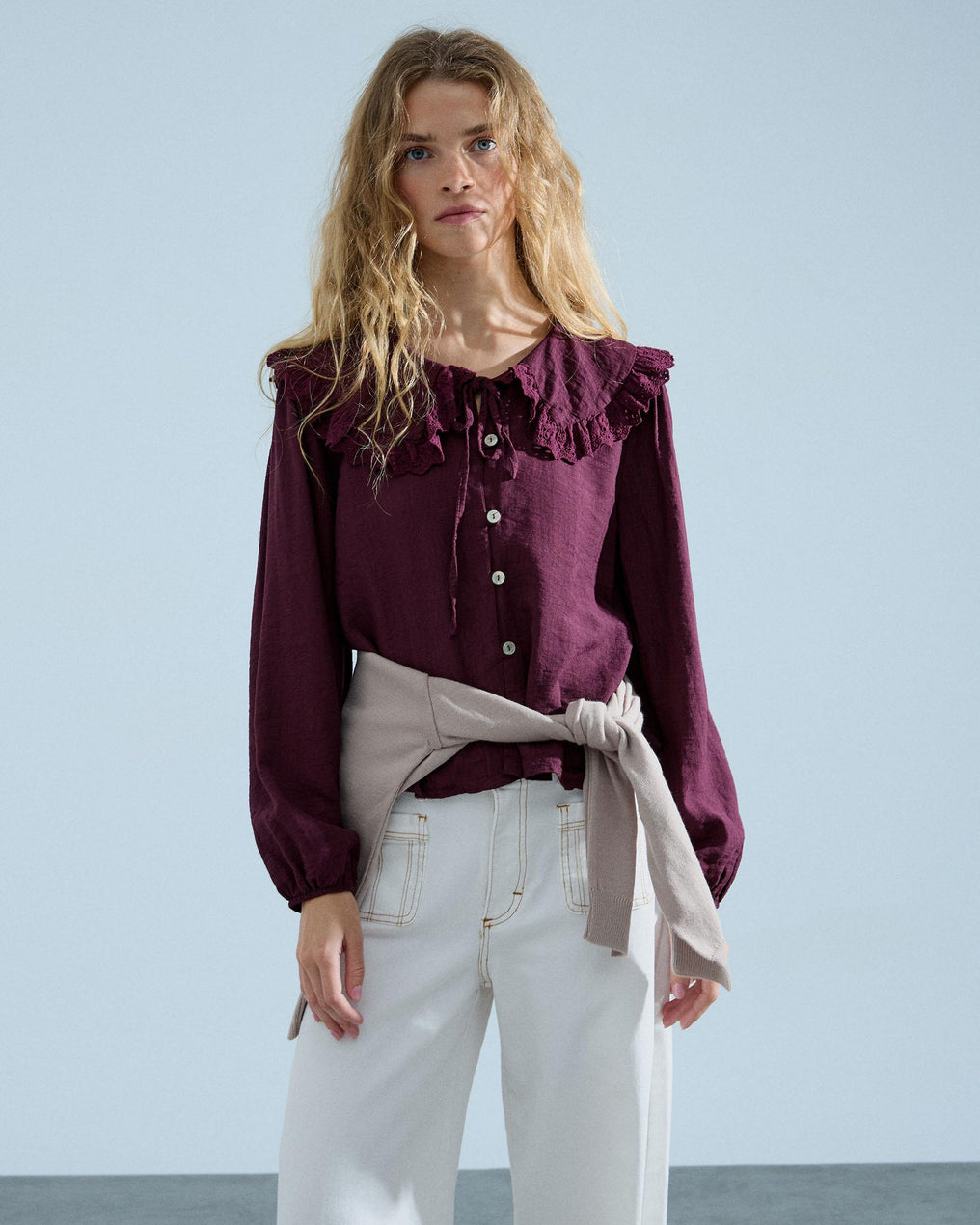 Blusa Cuello Babero Puntilla Granate