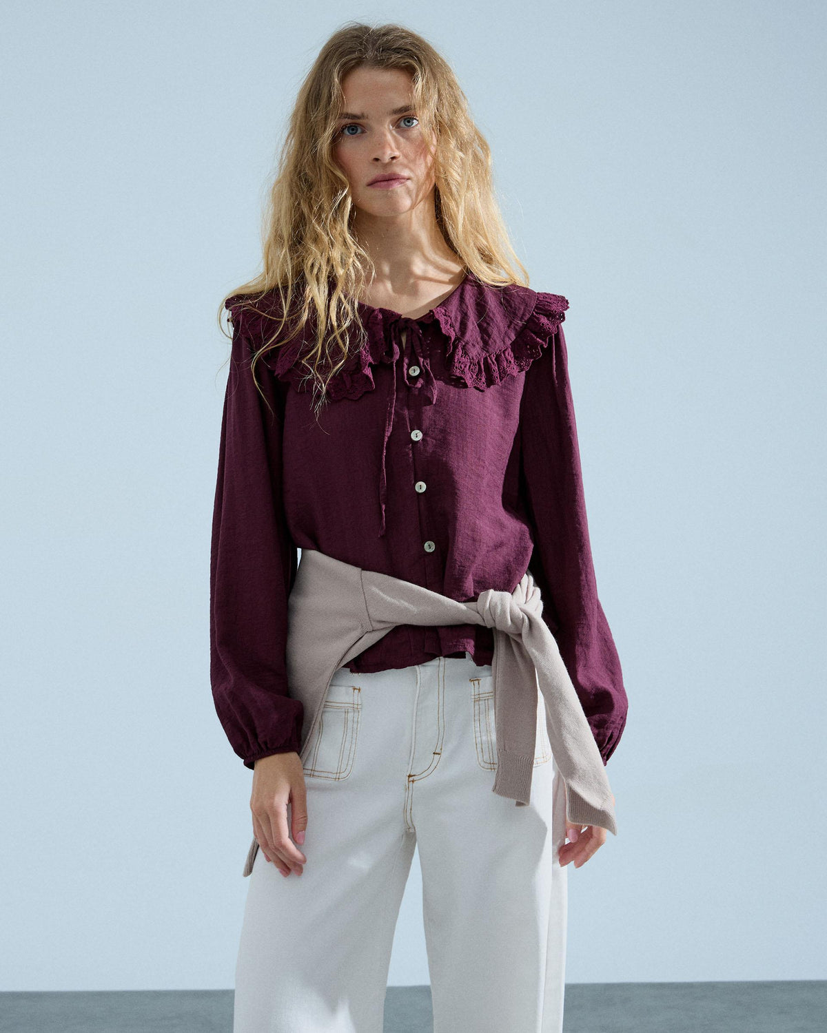 Blusa Cuello Babero Puntilla Granate