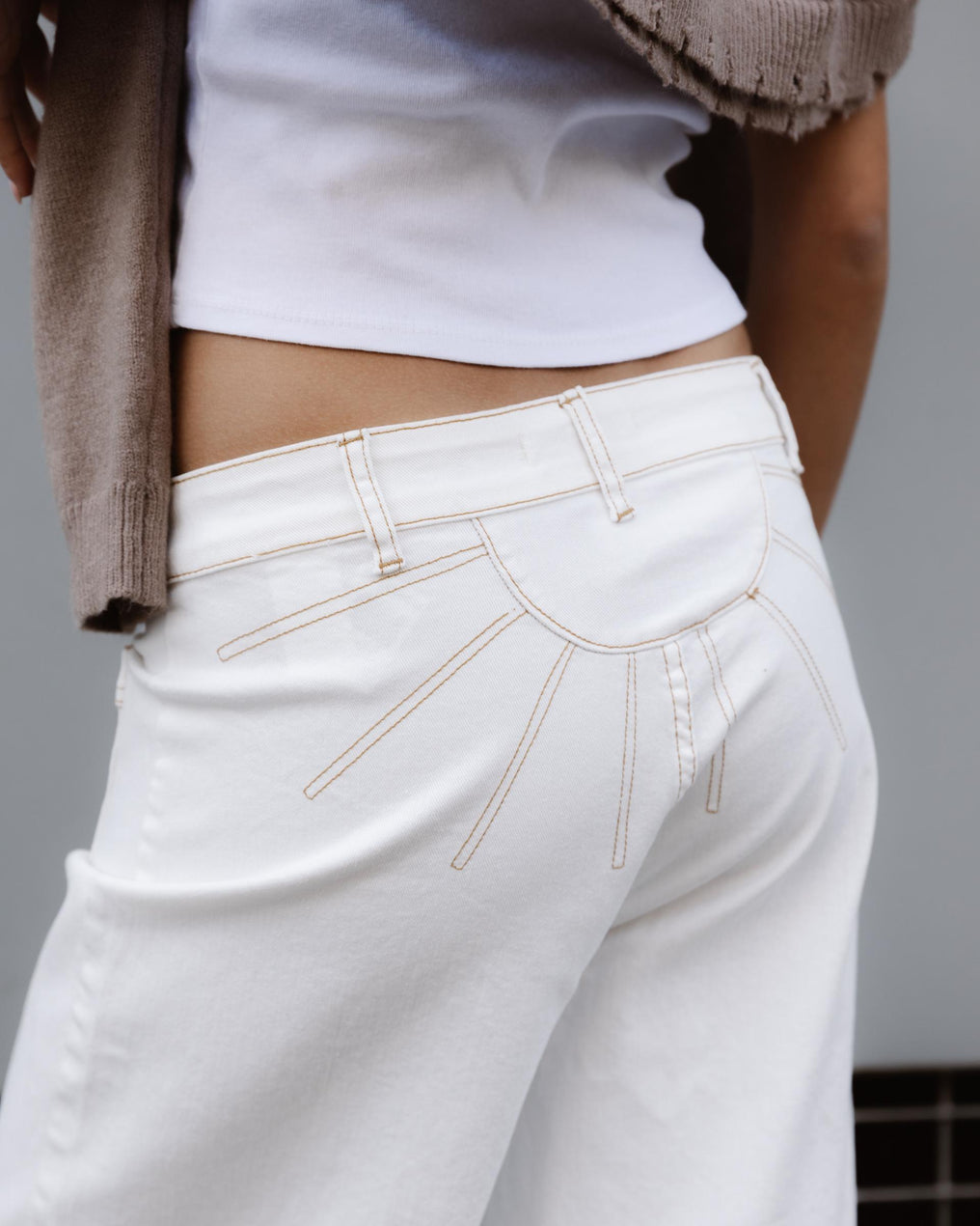 Jeans Bordado Sol Blanco