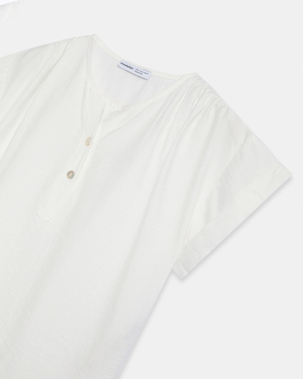 Blusa Fluida Branca com Decote em V e Botões
