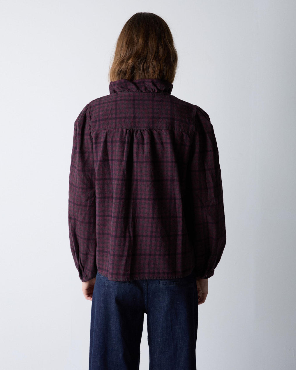 Blusa xadrez roxa com folhos laterais