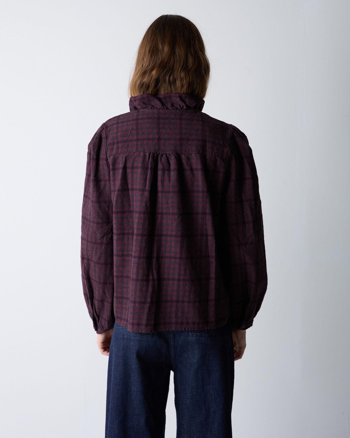 Blusa xadrez roxa com folhos laterais